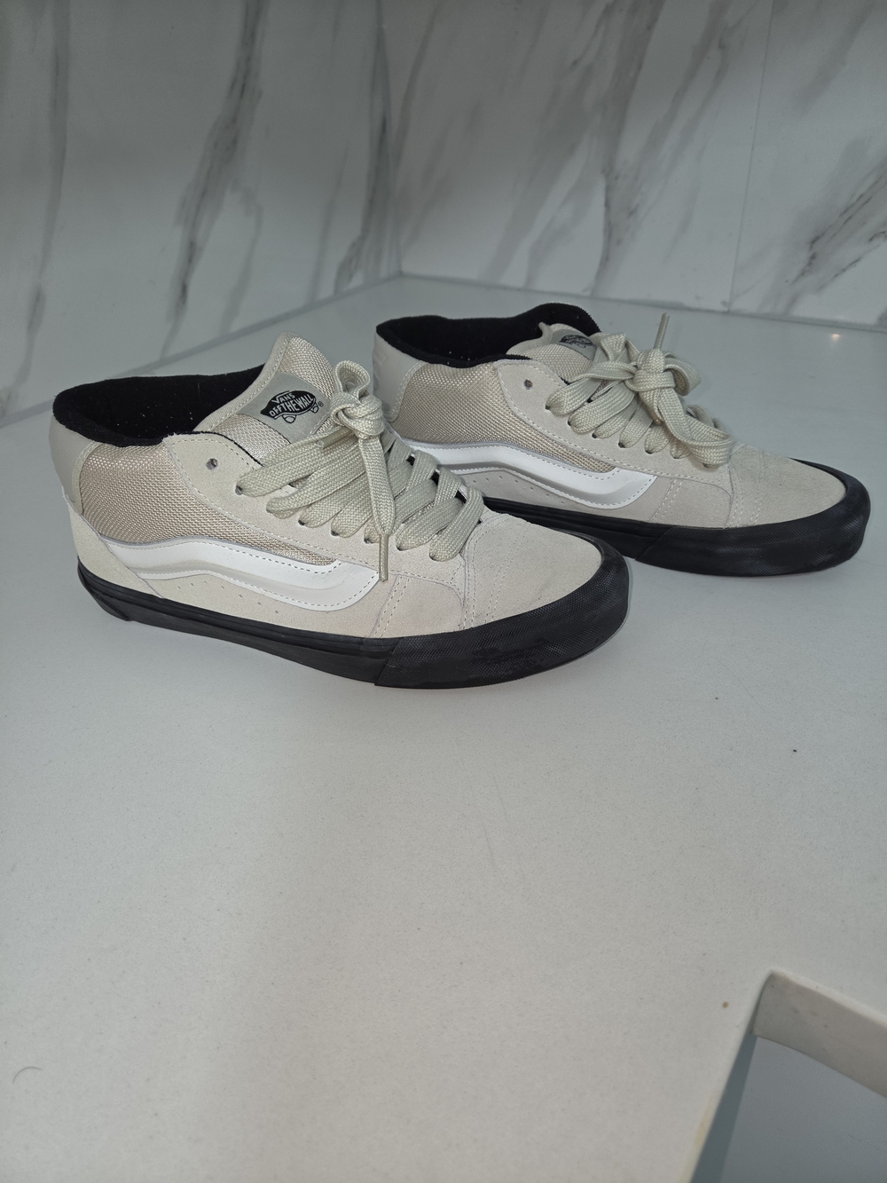 Vans Style Low-Top Lace-Up Sneakers in Beige and Black